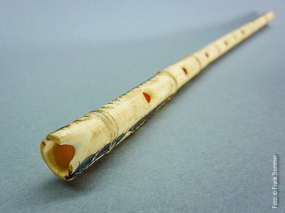 Elfenbeinfloete - Replik von Trommer Archaeotechnik