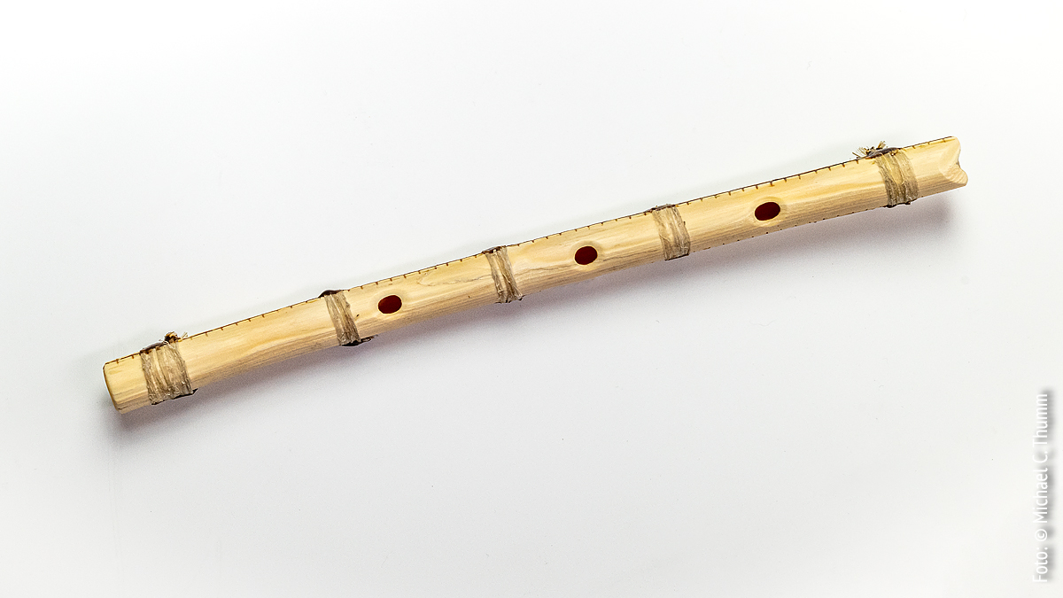 Elfenbeinfloete Nachbau Originalgroesse - Replik von Trommer Archaeotechnik